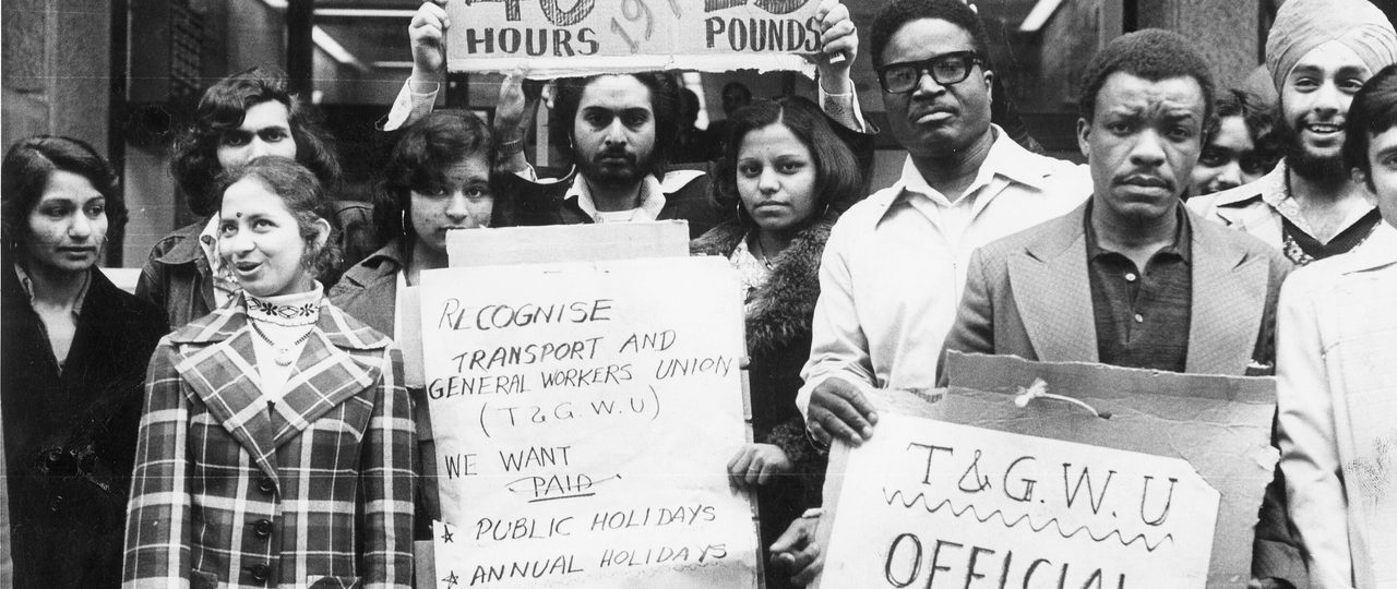 An image from the Morning Star Archive of the T & G W.U Official Strike. A person at the back is holding a banner which says: "40 hours, 1976, 25 pounds".