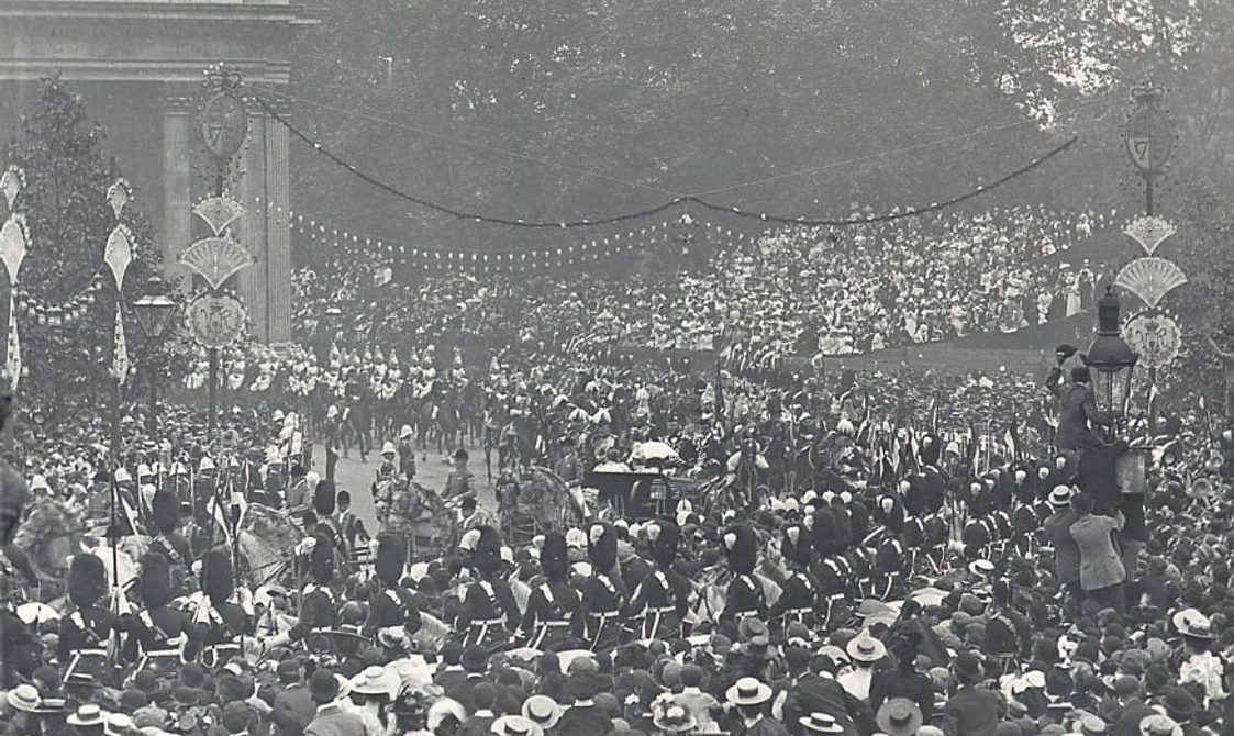 The Queen’s carriage in Diamond Jubilee procession (every observation point has been secured by onlookers!) in 1897