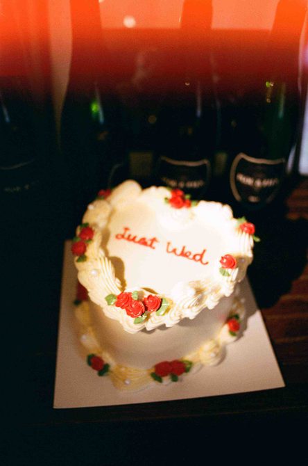 A wedding cake reading 'Just Wed'.